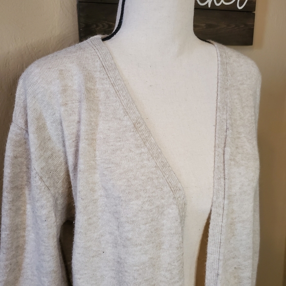Por La Cara Size Medium Nude Sweater Cardigan. - Picture 3 of 9